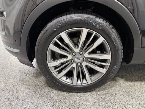 Used 2019 Ford Explorer Platinum AWD/4WD image 30