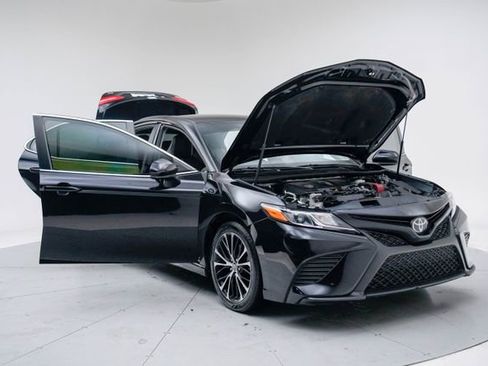 Used 2020 Toyota Camry SE image 15
