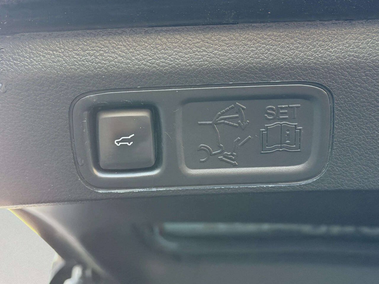 Used 2020 Lincoln Navigator L Reserve AWD/4WD image 8