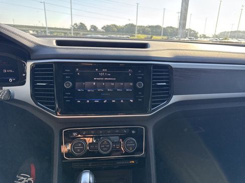 Used 2022 Volkswagen Atlas SE image 34