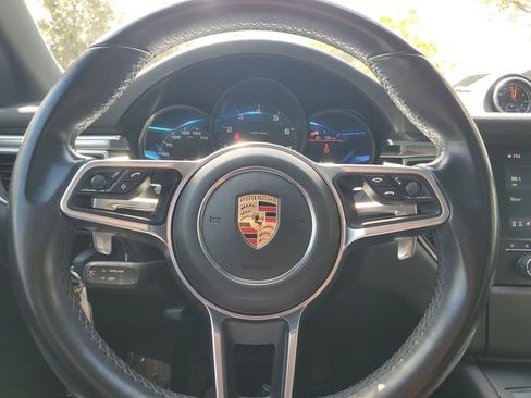 Used 2017 Porsche Macan image 21