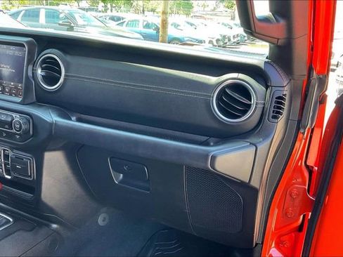 Used 2018 Jeep Wrangler Unlimited Sahara AWD/4WD image 16