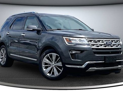 Used 2018 Ford Explorer Limited FWD image 3