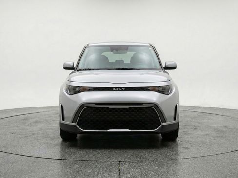 Used 2025 Kia Soul LX w/ LX Technology Package image 2