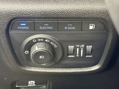 Used 2022 Jeep Grand Cherokee Limited 4xe image 18