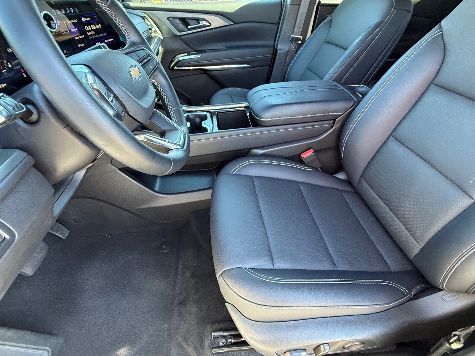 Used 2026 Chevrolet Traverse LT FWD image 14