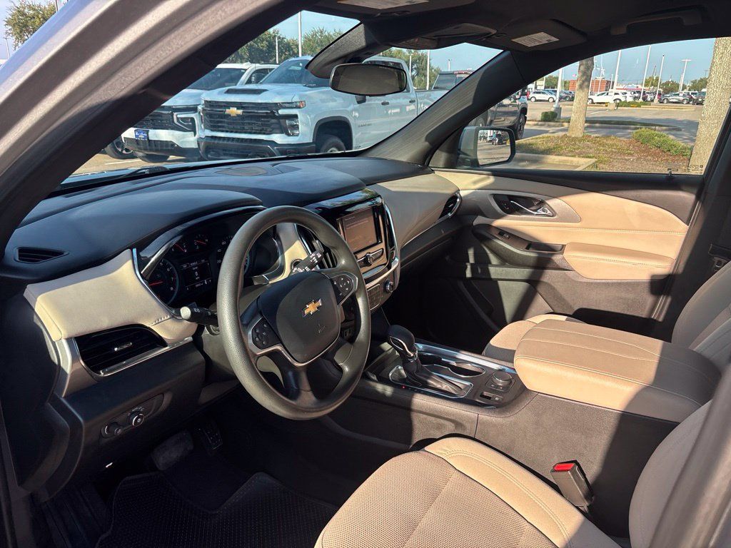 Used 2023 Chevrolet Traverse LS w/ Safety Package FWD image 9