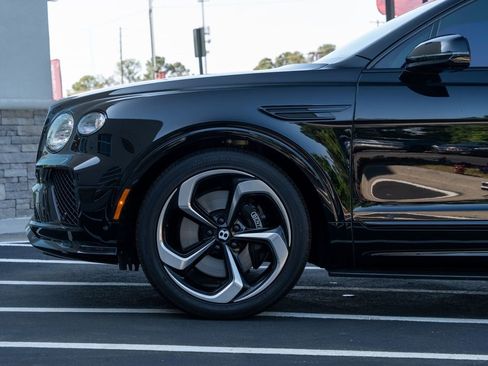 Used 2022 Bentley Bentayga AWD/4WD image 22