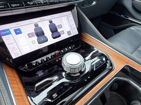 Certified 2022 Jeep Grand Wagoneer Series II AWD/4WD image 33