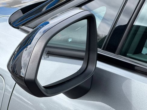 Used 2024 Chevrolet Equinox EV RS FWD image 49