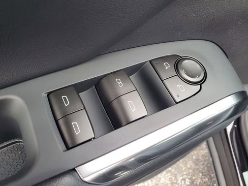 New 2026 Chevrolet Traverse LT w/ Sun and Wheel Package AWD/4WD image 9