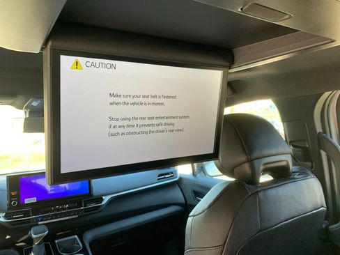 New 2026 Toyota Sienna Platinum AWD/4WD image 17