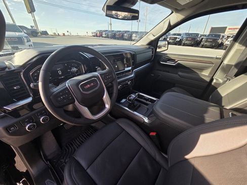 Used 2025 GMC Sierra 1500 SLT w/ SLT Premium Package image 10
