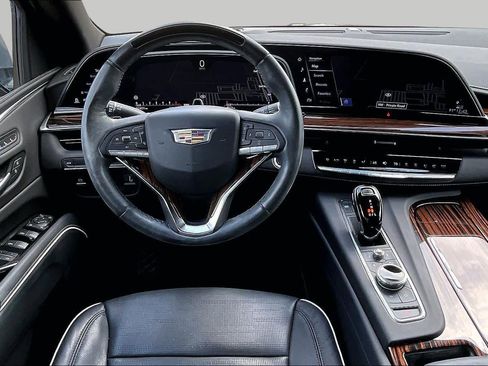 Used 2024 Cadillac Escalade Premium Luxury RWD image 5