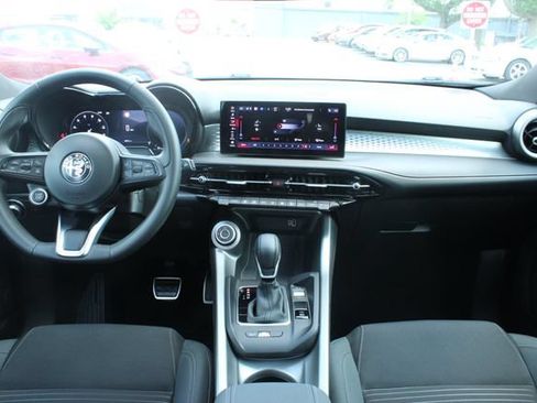 Used 2025 Alfa Romeo Tonale AWD/4WD image 16