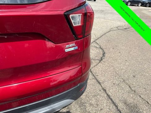 Used 2019 Ford Escape SEL AWD/4WD image 8