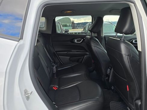 Used 2022 Jeep Compass Trailhawk image 12