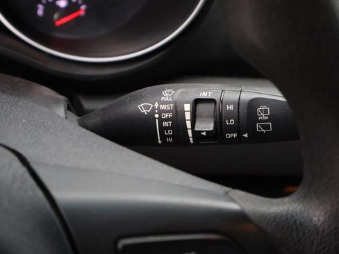 Used 2015 Kia Sedona LX w/ LX Convenience Package FWD image 29