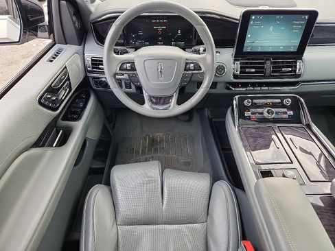 Used 2019 Lincoln Navigator Reserve image 11
