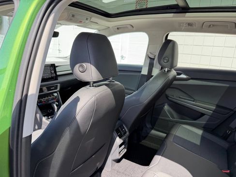 New 2026 Volkswagen Taos SE FWD image 16