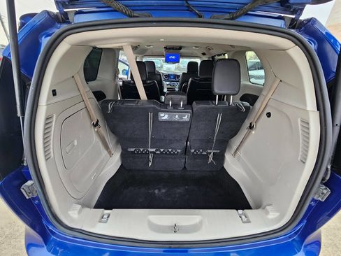 Used 2018 Chrysler Pacifica Touring-L image 12