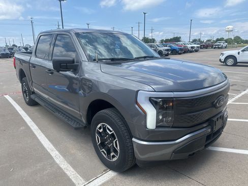 Used 2023 Ford F150 Lightning XLT AWD/4WD image 7