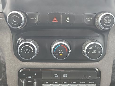 Used 2022 RAM 3500 Tradesman w/ Chrome Appearance Group AWD/4WD image 15