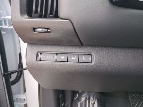 New 2026 Nissan Pathfinder Platinum FWD image 18