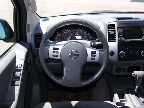 Used 2016 Nissan Frontier SV RWD image 9