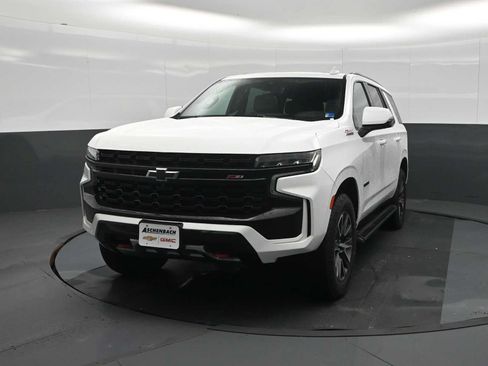 Used 2023 Chevrolet Tahoe Z71 w/ Luxury Package AWD/4WD image 5