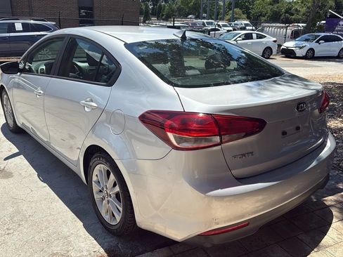Used 2017 Kia Forte LX w/ LX Popular Package FWD image 7