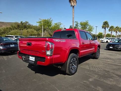 Used 2021 Toyota Tacoma TRD Sport w/ Technology Package AWD/4WD image 18