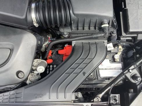 Used 2025 Chrysler Pacifica Limited FWD image 33