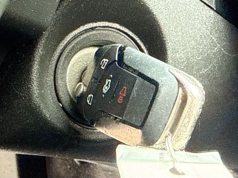 Used 2015 Ford Fusion SE w/ Equipment Group 202A image 9