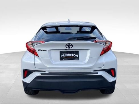 Used 2022 Toyota C-HR XLE image 5