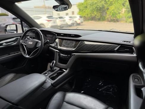 Used 2022 Cadillac XT6 Premium Luxury AWD/4WD image 19
