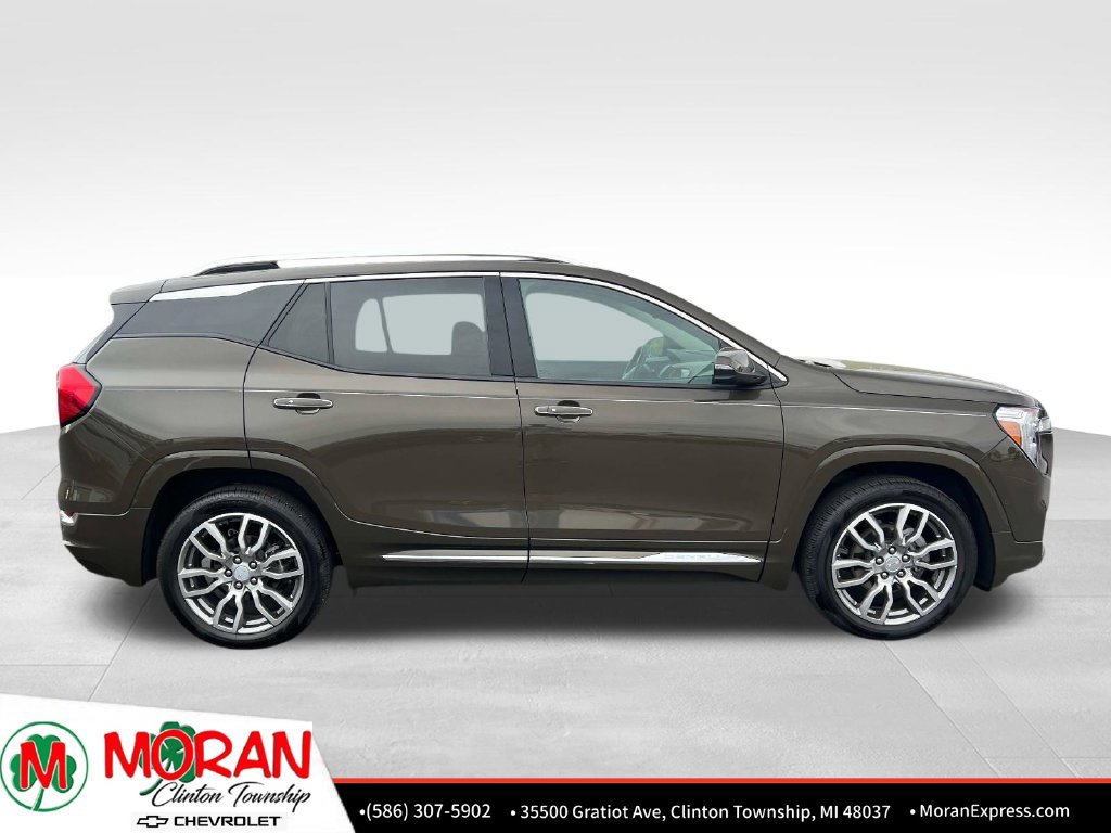 Used 2023 GMC Terrain Denali w/ Denali Premium Package AWD/4WD image 8