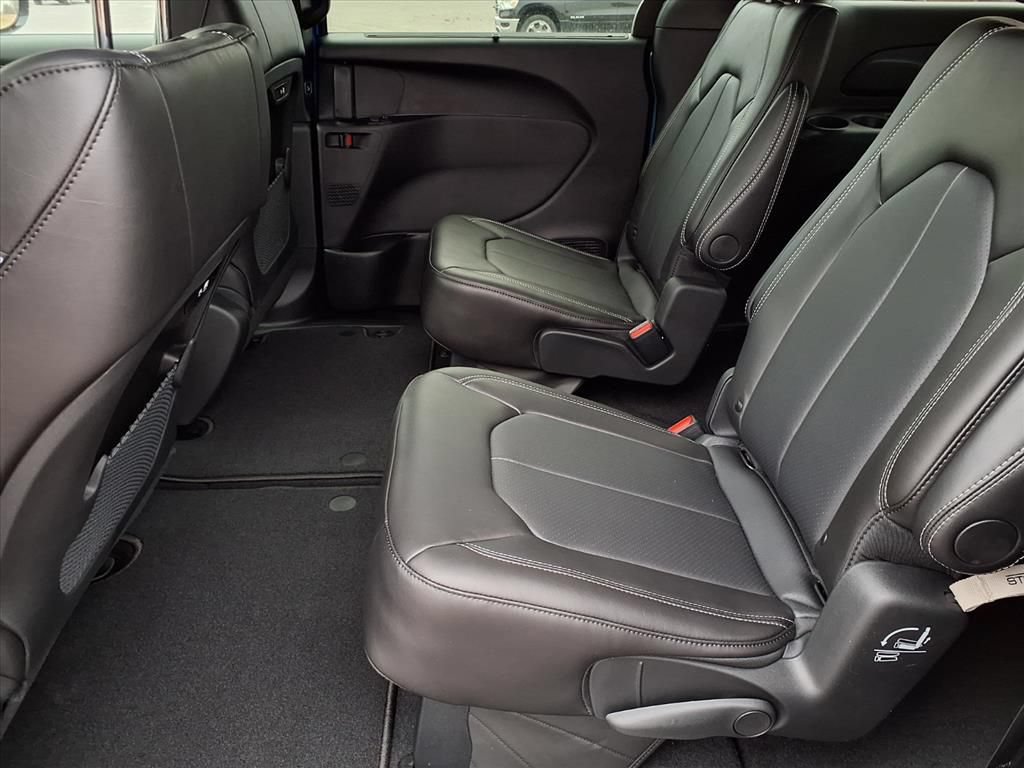 New 2026 Chrysler Pacifica Select w/ S Appearance Package FWD image 7