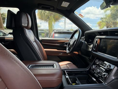 Used 2023 GMC Yukon Denali Ultimate AWD/4WD image 37