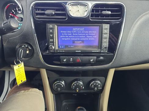 Used 2013 Chrysler 200 Limited image 12