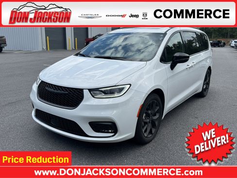 Used 2025 Chrysler Pacifica Limited FWD image 1
