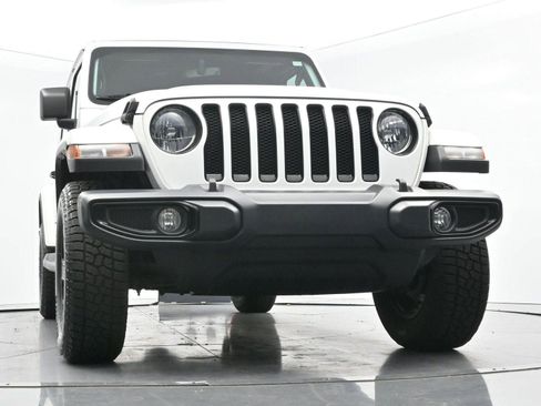Used 2022 Jeep Wrangler Unlimited Sahara AWD/4WD image 45
