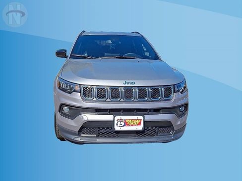 Used 2023 Jeep Compass Latitude AWD/4WD image 3