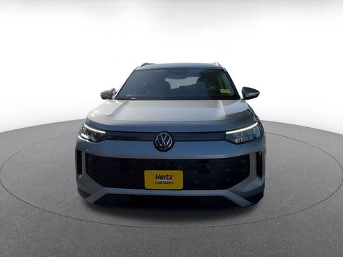 Used 2026 Volkswagen Tiguan SE AWD/4WD image 4