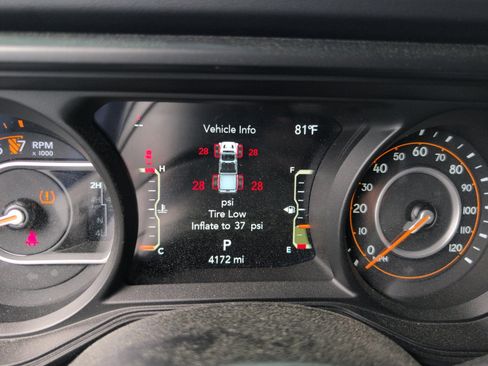 Used 2025 Jeep Gladiator Rubicon image 4