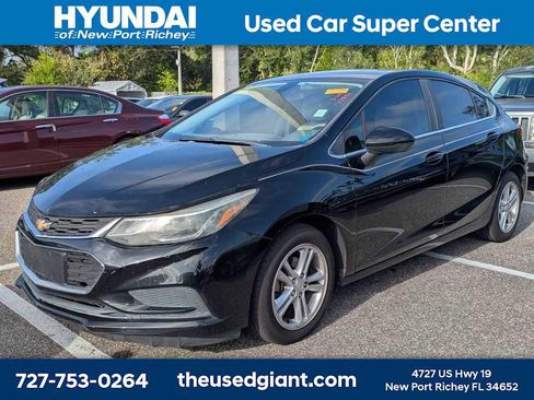 Used 2017 Chevrolet Cruze LT FWD image 1