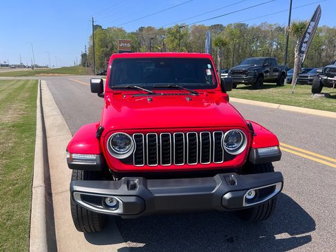 Certified 2025 Jeep Wrangler Unlimited Sahara w/ Safety Group AWD/4WD image 5