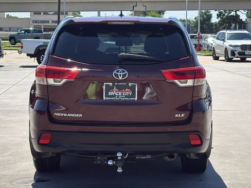 Used 2019 Toyota Highlander XLE FWD image 4