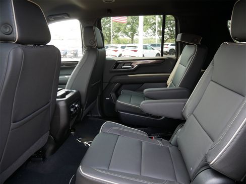 New 2025 GMC Yukon XL Elevation image 6