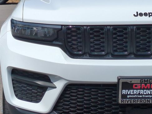 Used 2024 Jeep Grand Cherokee Altitude AWD/4WD image 45